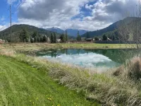 Charming 2-bedroom retreat Chalet Soleil au Lake Pend Oreille! 클라크 포크 호텔