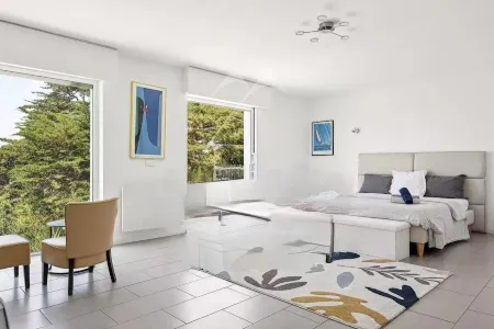 Villa 8P vue mer 4km Cannes Centre et Plages Отели рядом с достопримечательностью «Musée Bonnard»