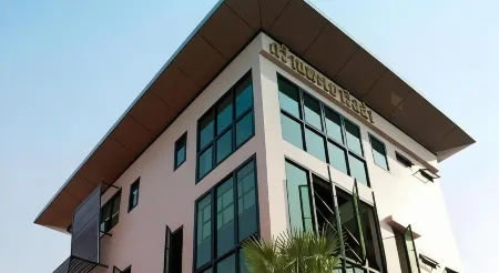 Kwan Phayao Villa Отели рядом с достопримечательностью «Lak Muang Phayao Shrine»