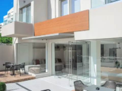 The City Hotel & Suites