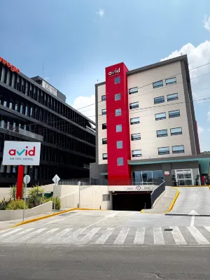 avid hotel QUERETARO CENTRO SUR by IHG - С тренажерным залом