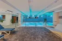 วัว! โรงแรมกาลันทุสแอนด์สปา - ที่มีสระว่ายน้ำ