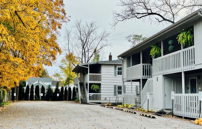 COZY BEACH Nesting in the ♥️ of DOWNTOWN with SEASONAL POOL&HOT TUB ACCESS