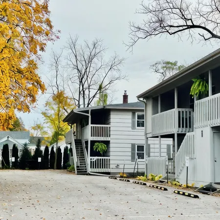 COZY BEACH Nesting in the ♥️ of DOWNTOWN with SEASONAL POOL&HOT TUB ACCESS