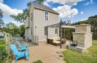 Oakley Square 3BR - Walkable-Sleeps 5 - Fire Pit - balcón