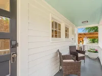 Beautiful 4 bedroom! Hot Tub, Fabulous Downtown Newberg Location! Hotels in Newberg