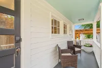 Beautiful 4 bedroom! Hot Tub, Fabulous Downtown Newberg Location!