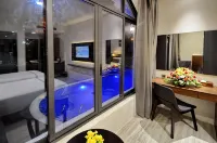 Crown Nguyen Hoang Hotel - Pool