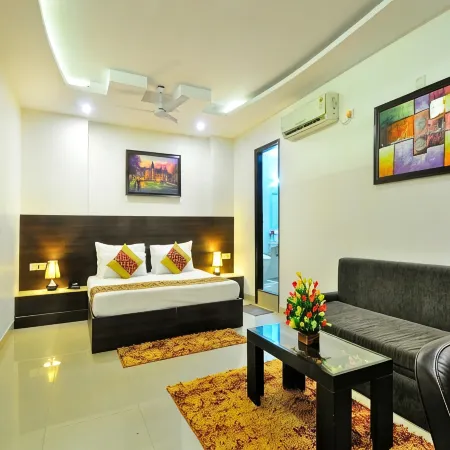 Hotel Sky Rich International -Near to Famous Karol Bagh Market & Metro Station Отели рядом с достопримечательностью «Рынок Карол Ба»