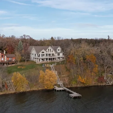 Pelican Lake Beautiful 5 bedroom