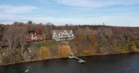 Pelican Lake Beautiful 5 bedroom - Chalets