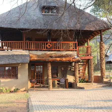 Emahlathini Guest Farm