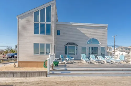 Bayfront 3 Bedrooms House with Huge Deck /Private Beach/Beach House Sleeps 6 Ppl
