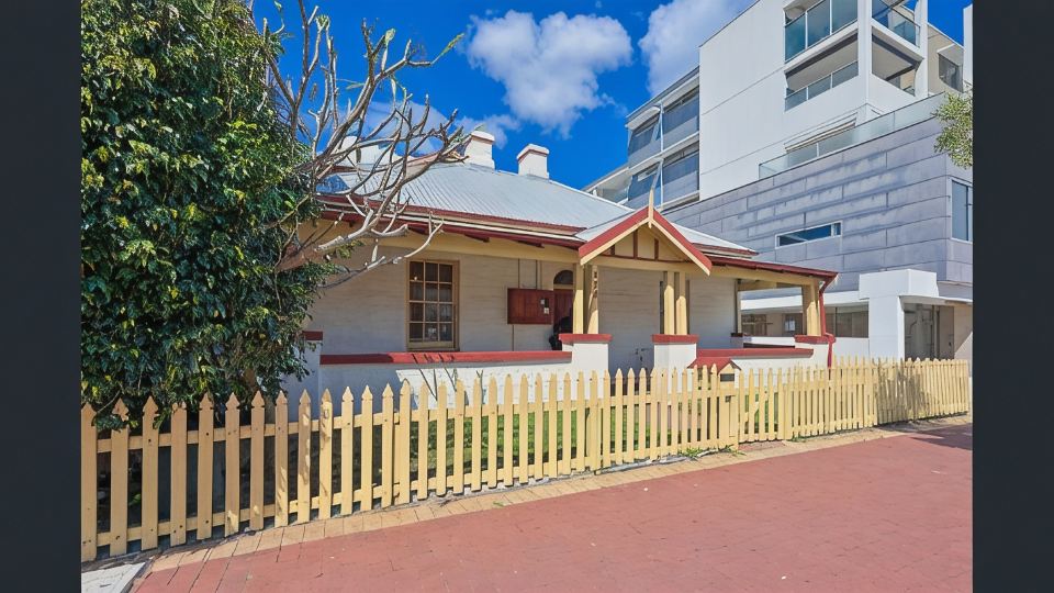 Emu Backpackers Perth - note - Valid Passport required for check in
