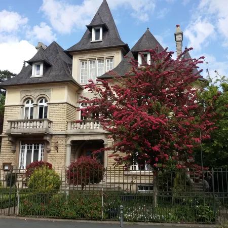 Le Castel Guesthouse