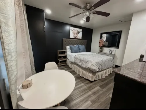 Cozy studio perfect for students with AC and WiFi in delightful Sacramento - Condos