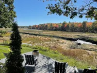 Charming cottage w/ loft on 3 acres of secluded marsh and 7 minute walk to beach - 3-Star