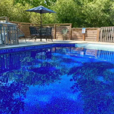 Cozy Bayfield Retreat • Pool & Hot Tub • 15min to Grand Bend • Lake Huron Nearby