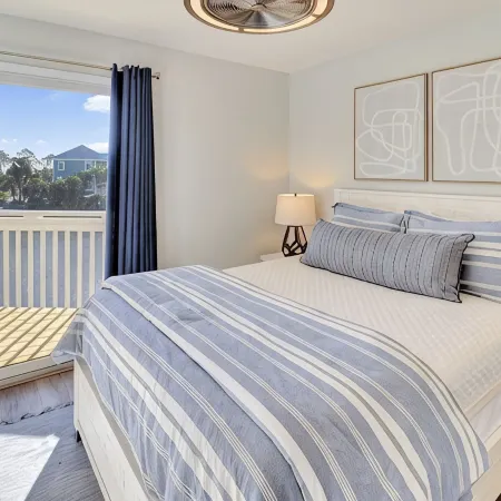 Cape Casa — Dog-Friendly End Unit · Lakefront Deck & Gulf Views · 1 Min to Beach