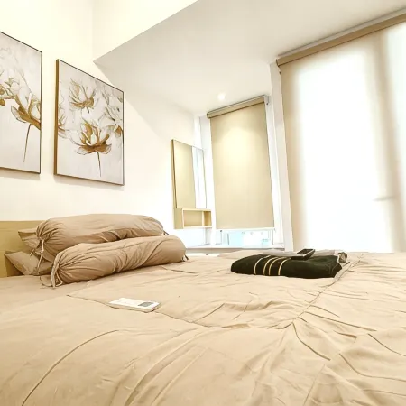 Modern minimalist room at Pik with Netflix