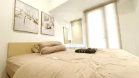 Modern minimalist room at Pik with Netflix