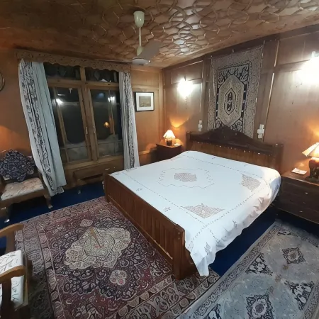 Palace Heights Houseboats