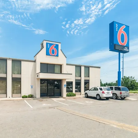 Motel 6 Oklahoma City, OK - South Отели рядом с достопримечательностью «Торговый центр "Кроссроудз"»