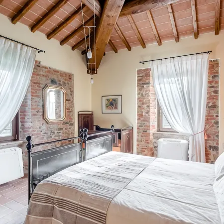 Podere Molinaccio - Luxury Tuscan-style Eco Villa with pool in Valdichiana