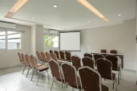 Amaris Hotel Kalimalang - 2-Star
