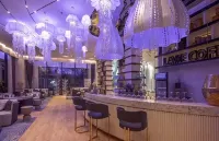 Yingkou Yashulawi Coast Apartment - bar