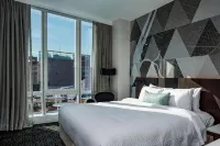 Courtyard Long Island City/New York Manhattan View Hotel berhampiran Stesen Queens Plaza