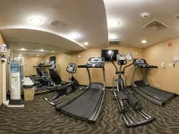 Holiday Inn NEW YORK CITY - WALL STREET by IHG Các khách sạn gần Trung tâm mua sắm Century 21