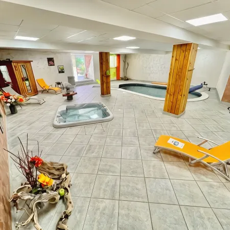 Le Cabanou - Private Spa in the Countryside. Quiet, Natural Setting with Superb Views