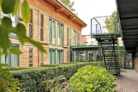 Scheck Hotel - parking