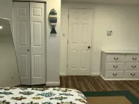 Riverside Retreat, a charming studio near Oakmont and Pittsburgh with WiFi, AC Hotels in Harmar Township