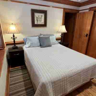 Historic Downtown Condo-1 Bedroom Rooms