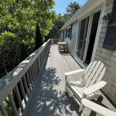 A Charming Vineyard Cottage Just Off the Pond
