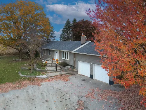 Country Caledon Charm your private oasis, your home away from home.