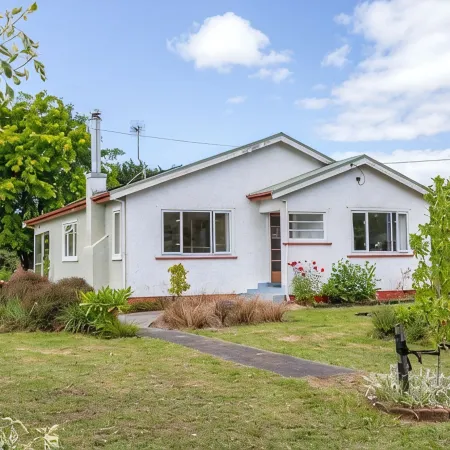 Greytown Farmhouse in the Heart of the Wairarapa