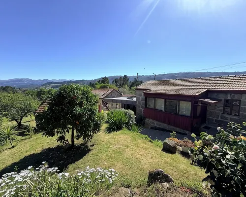 Charming Stone Retreat on 19ha Private Estate | Valley Views & Total Privacy 阿馬蘭蒂酒店