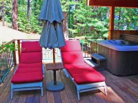 Spacious 4/5BR 4BA Tahoe Retreat w/ Hot Tub – Walk to Lake & Near Ski Resorts Ξενοδοχεία στην πόλη Dollar Point