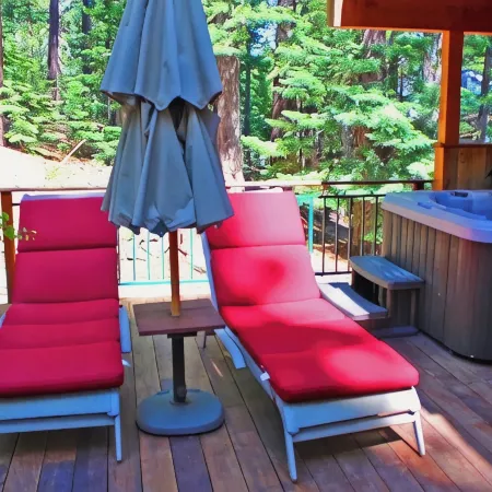 Spacious 4/5BR 4BA Tahoe Retreat w/ Hot Tub – Walk to Lake & Near Ski Resorts