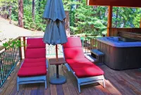Spacious 4/5BR 4BA Tahoe Retreat w/ Hot Tub – Walk to Lake & Near Ski Resorts