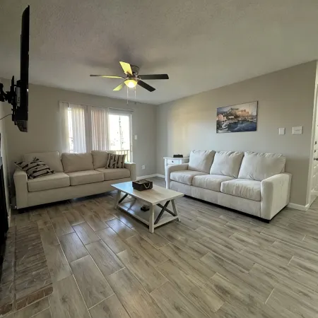 Glenmeadow Retreat 2BR Sleeps 6!