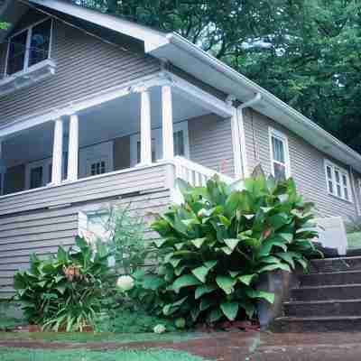 Spacious North Shore Bungalow @ Coolidge Park Hotel Exterior