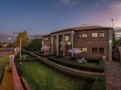 Alveston Manor Hotel โรงแรมใน