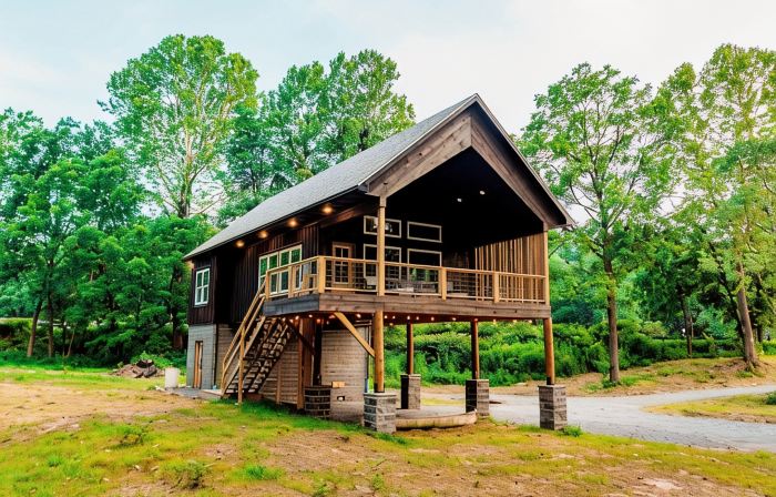 Brand new River Cabin ready for floating swimming or fishing . Close to Skiing!!