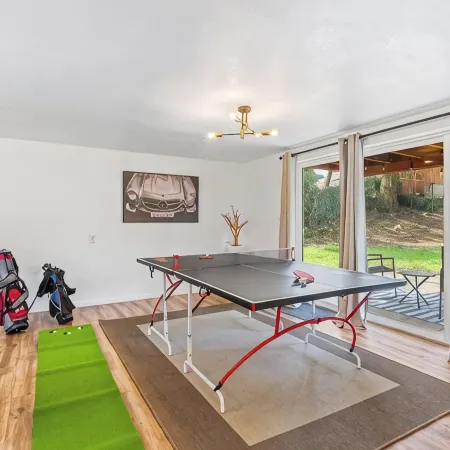 The Benson - Cozy Modern 4bd by Airport & DT