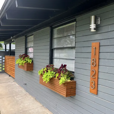 3-bedroom Mid-Mod home in Fort Smith with King bed, WiFi