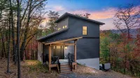 4Bd Brand New - Modern & Spacious, Pet Friendly, Hot Tub, Mt View Retreat